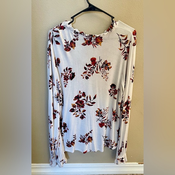 Floral Long Sleeve Top - Picture 4 of 5